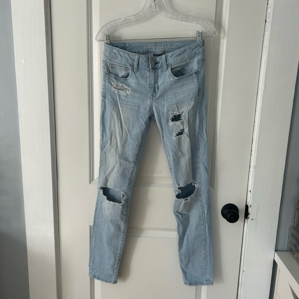 Light wash rip jean